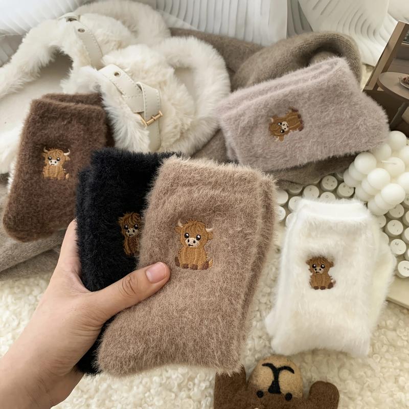 ⏳LAST DAY WARM WINTER SALE 50% OFF!🔥🐮5 Pairs Fuzzy Highland Cow Embroidered Plush Socks