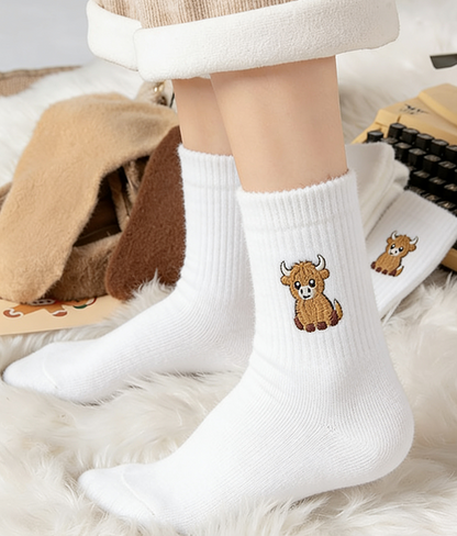 ⏳LAST DAY WARM WINTER SALE 50% OFF!🔥🐮5 Pairs Fuzzy Highland Cow Embroidered Plush Socks