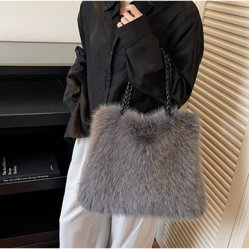 💖 Black Friday Luxury Edition – Plush Oversized Fluffy Tote Bag