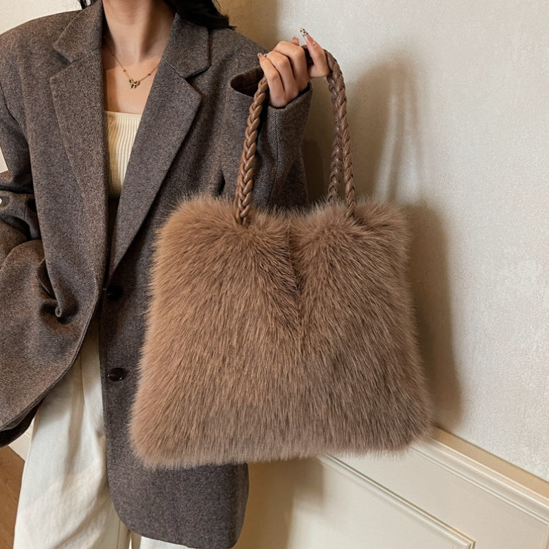 💖 Black Friday Luxury Edition – Plush Oversized Fluffy Tote Bag